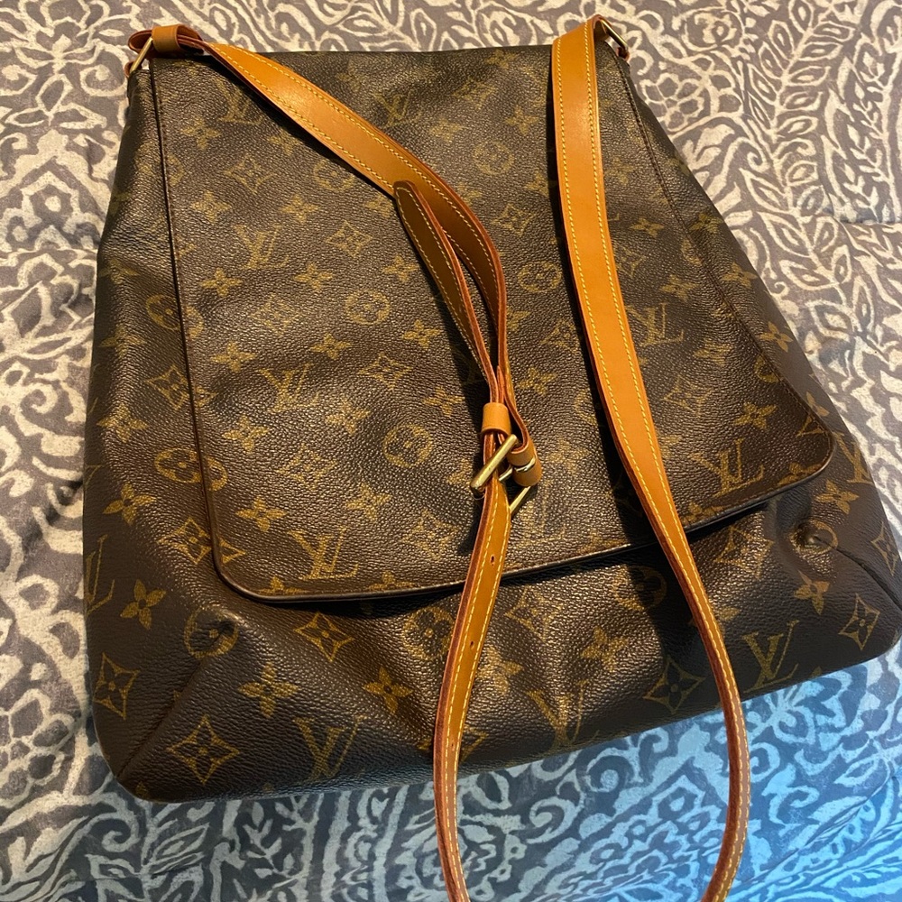 Louis Vuitton shoulder bag